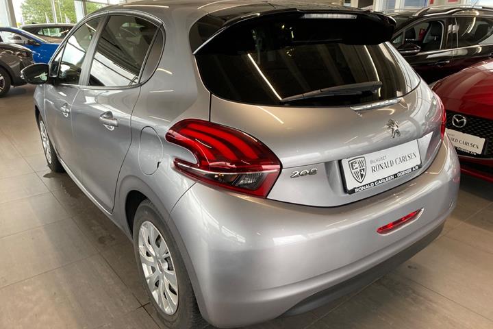 Sølv Peugeot 208 fra 2019