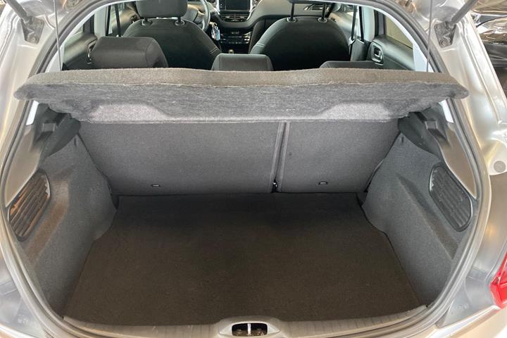 Sølv Peugeot 208 fra 2019