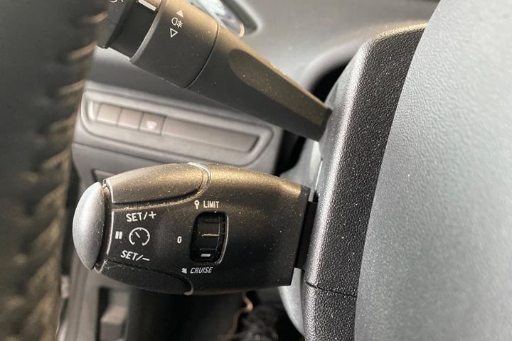 Sølv Peugeot 208 fra 2019