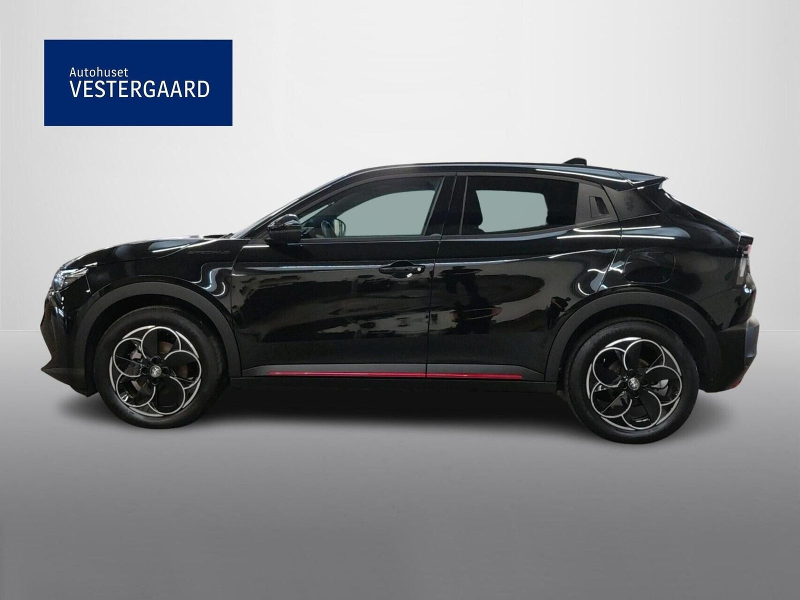 Sort Alfa Romeo Junior fra 2025