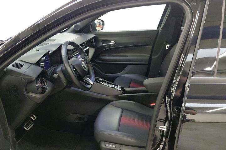 Sort Alfa Romeo Junior fra 2025