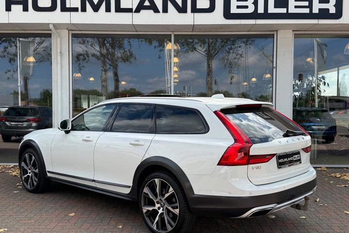 Hvid Volvo V90 CC fra 2017