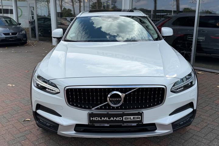 Hvid Volvo V90 CC fra 2017
