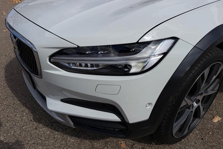 Hvid Volvo V90 CC fra 2017