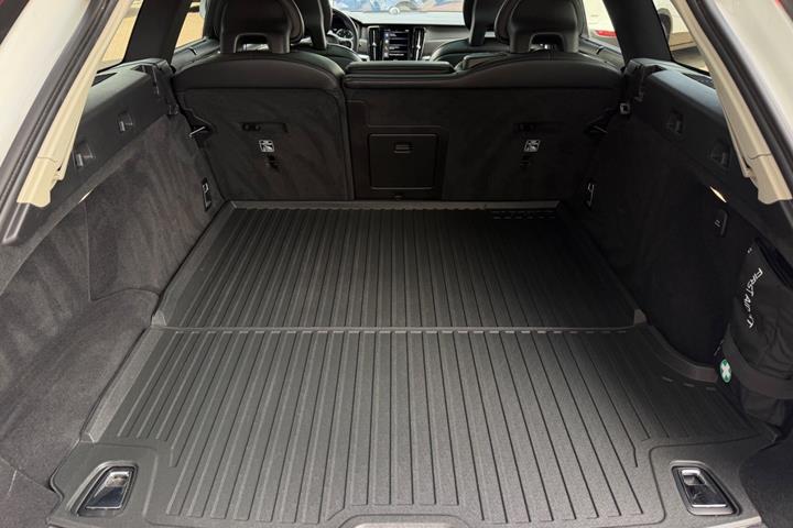 Hvid Volvo V90 CC fra 2017
