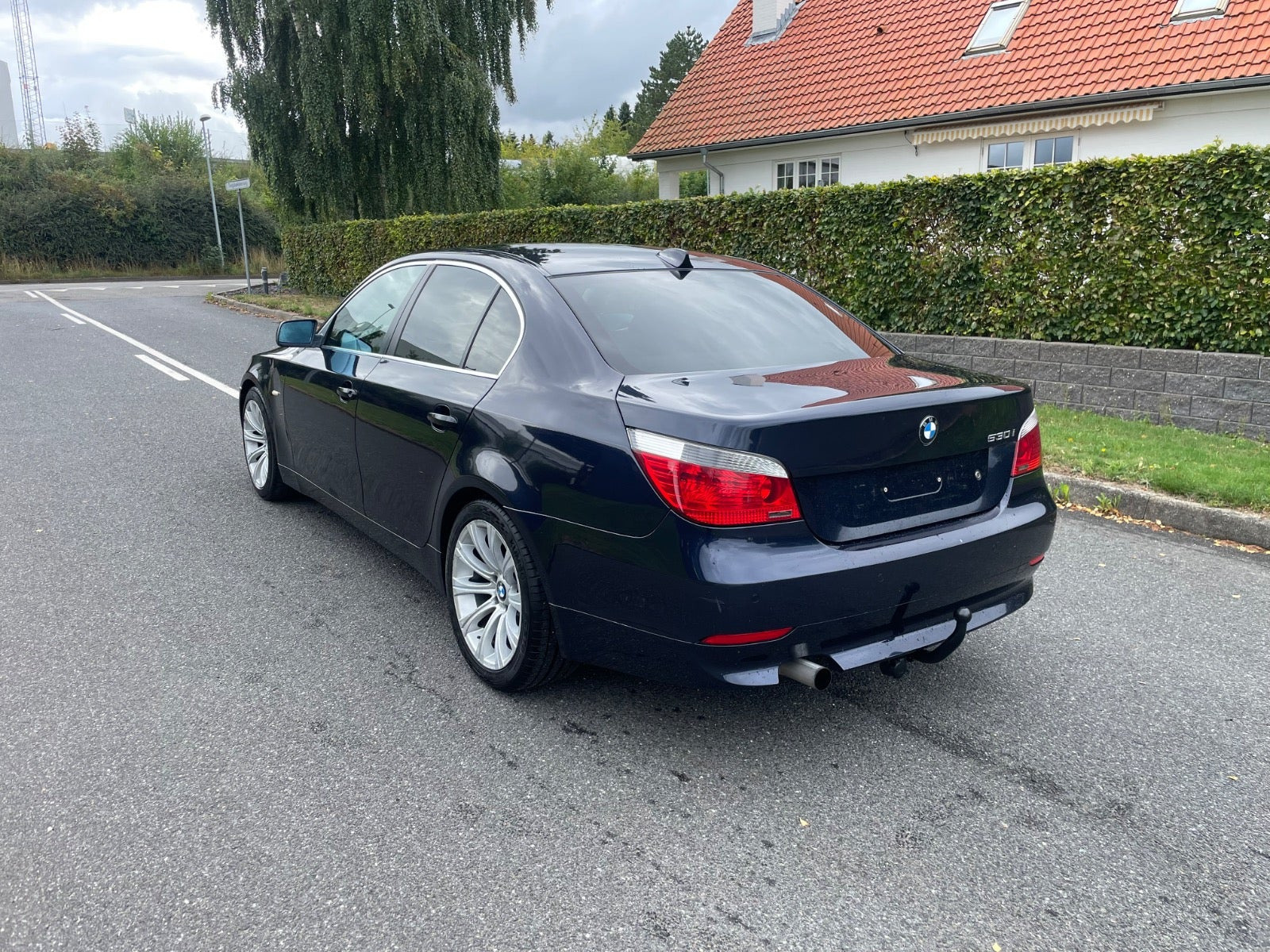 Blå BMW 530i fra 2004