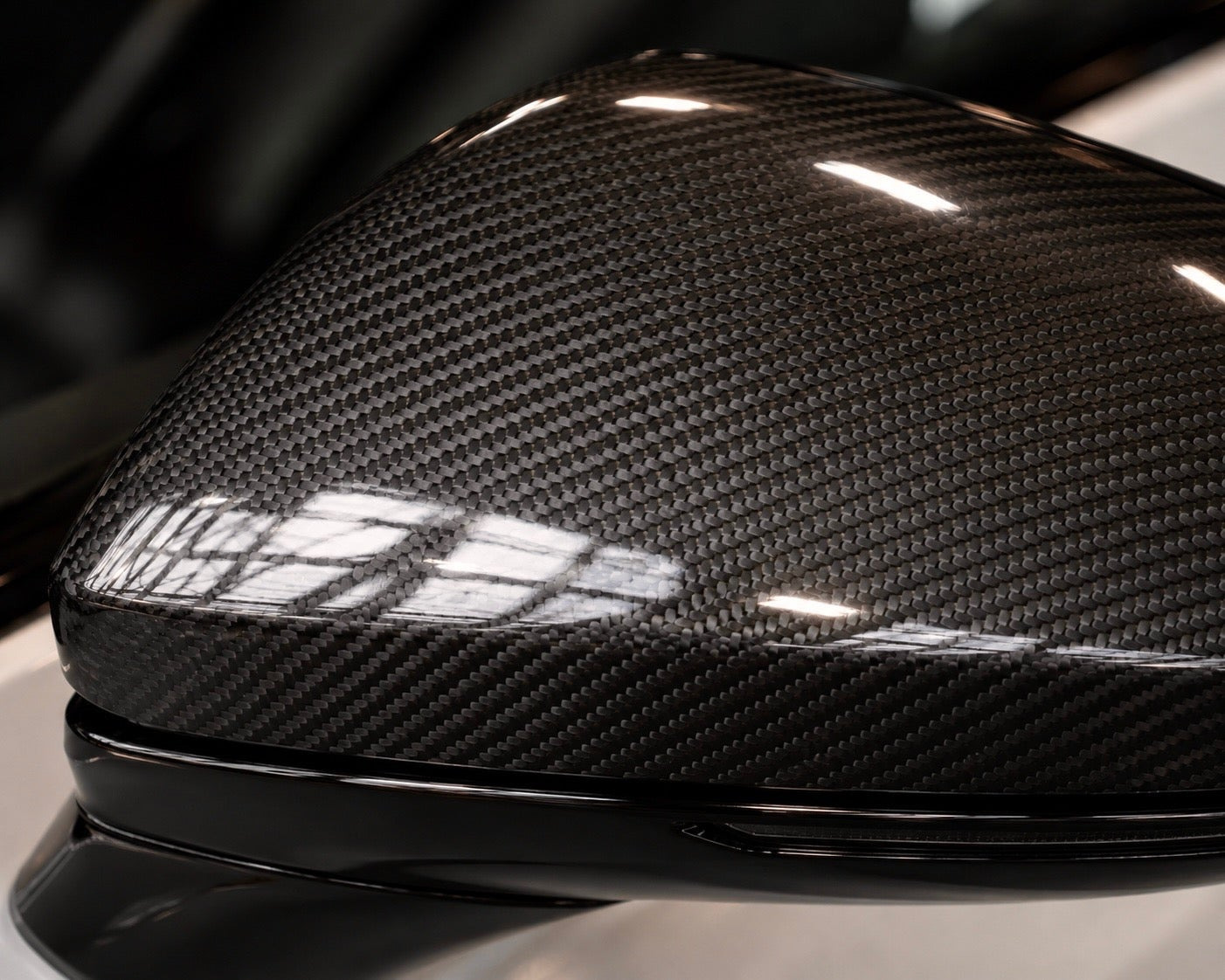 Grå Porsche Taycan 4S fra 2021