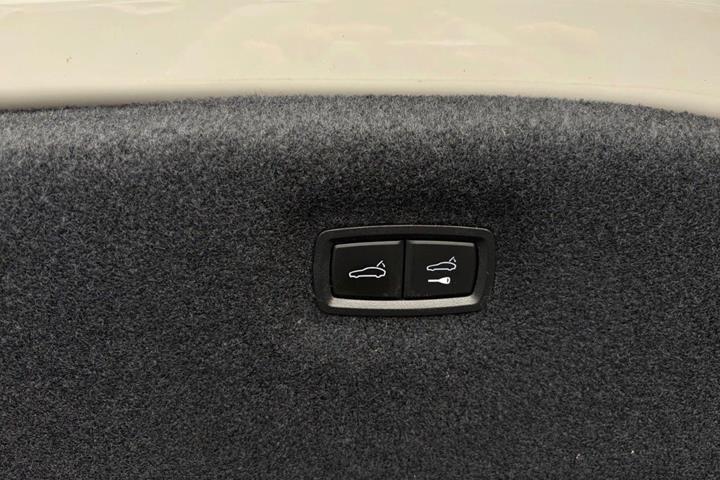 Grå Porsche Taycan 4S fra 2021