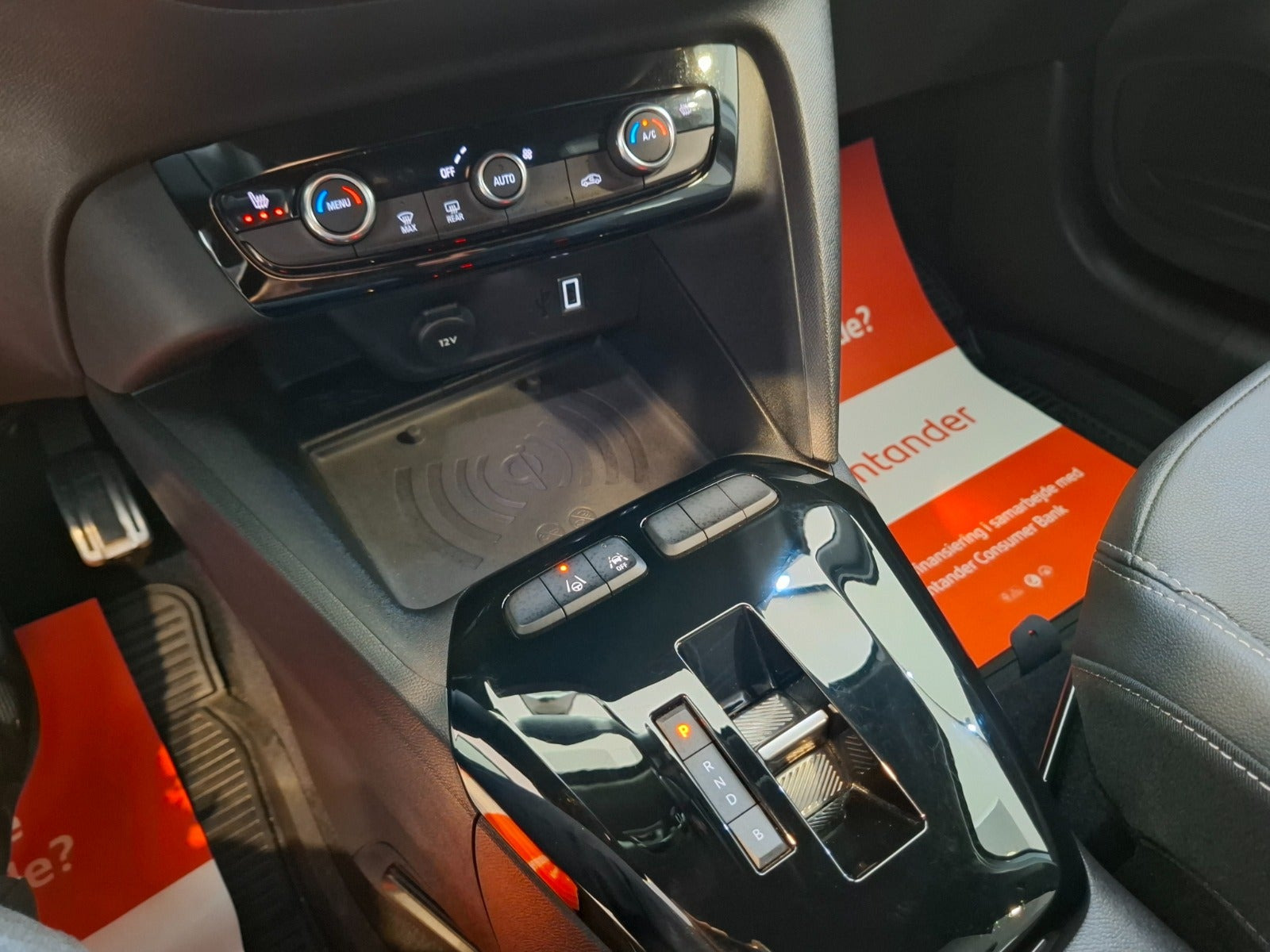 Grå Opel Corsa-e fra 2024