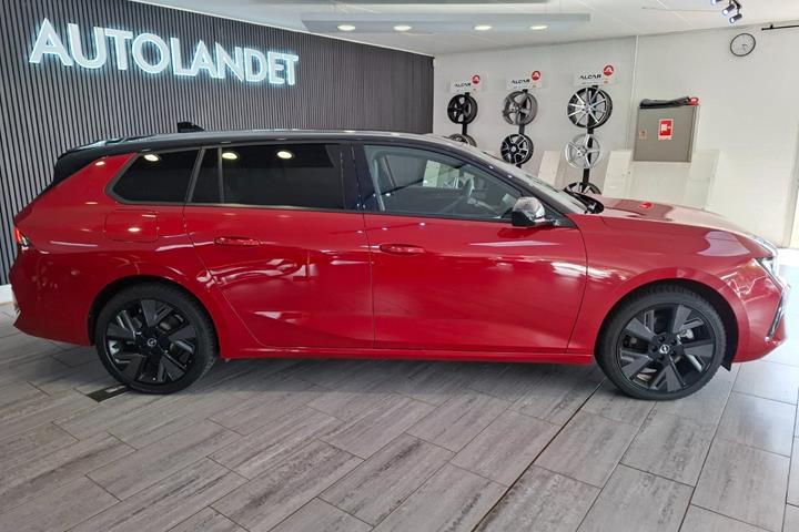 Rød Opel Astra-e fra 2024
