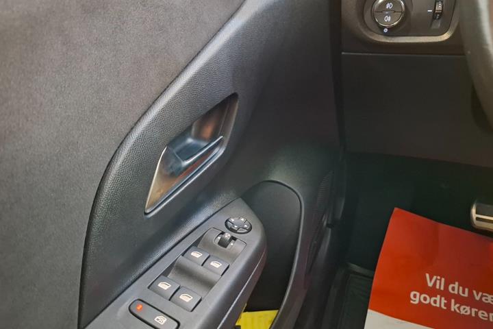 Grå Opel Corsa-e fra 2024