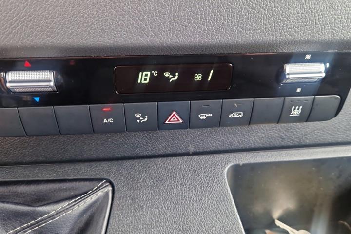 Sort Mercedes Sprinter 316 fra 2018