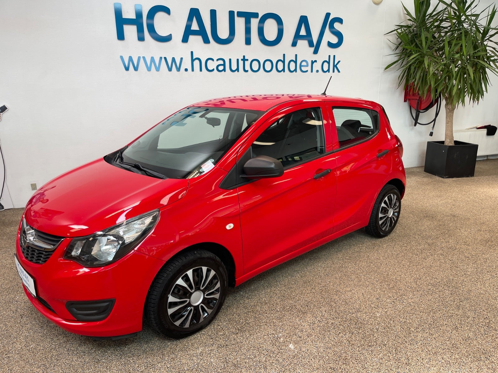Rød Opel Karl fra 2017