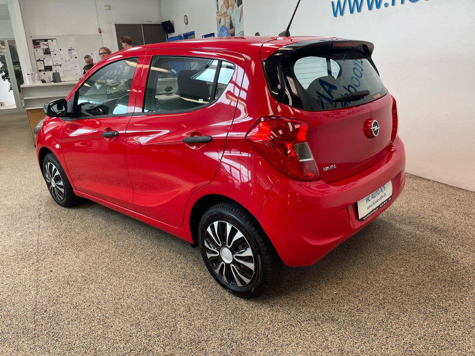 Rød Opel Karl fra 2017