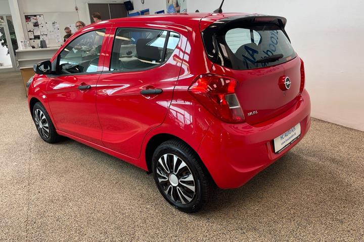 Rød Opel Karl fra 2017