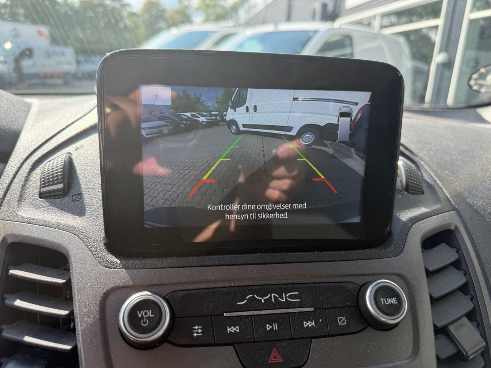 Hvid Ford Transit Connect fra 2022