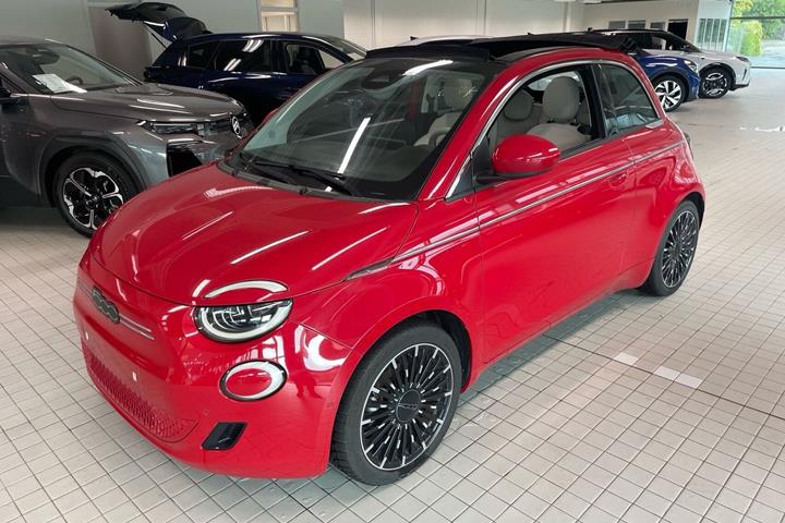 Rød Fiat 500e fra 2024