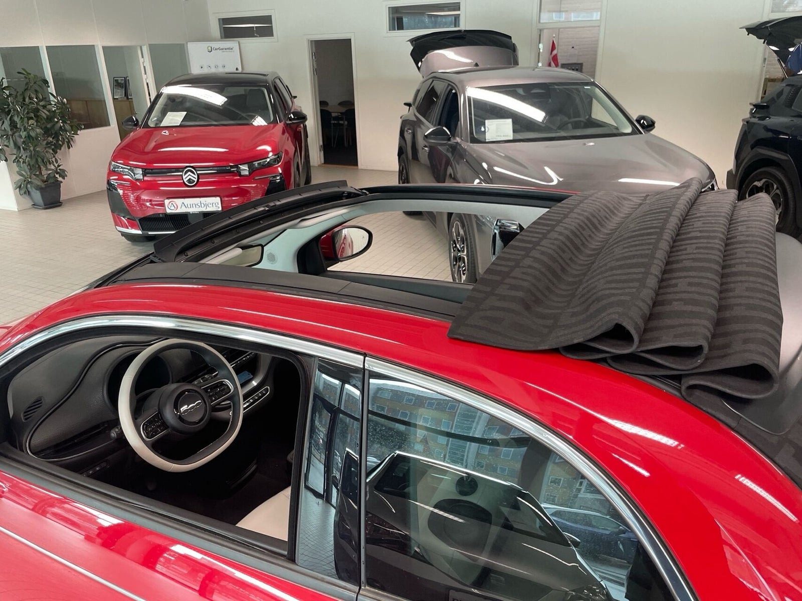 Rød Fiat 500e fra 2024