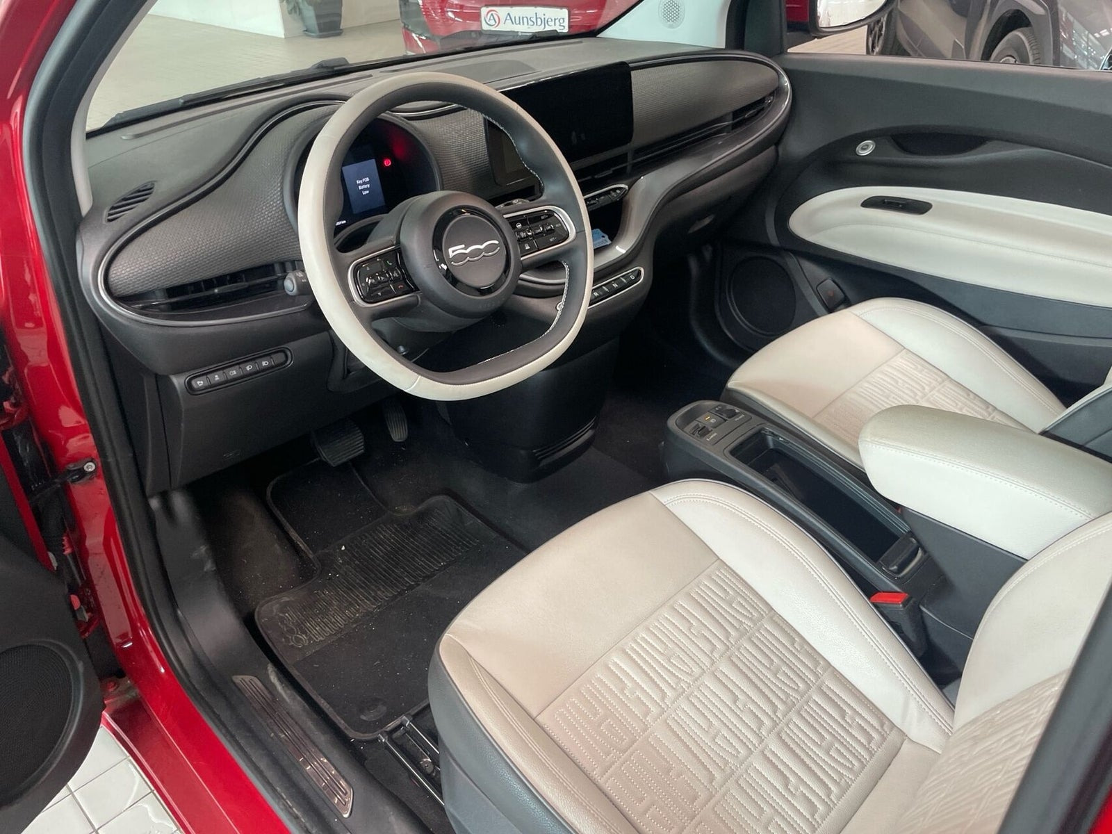 Rød Fiat 500e fra 2024