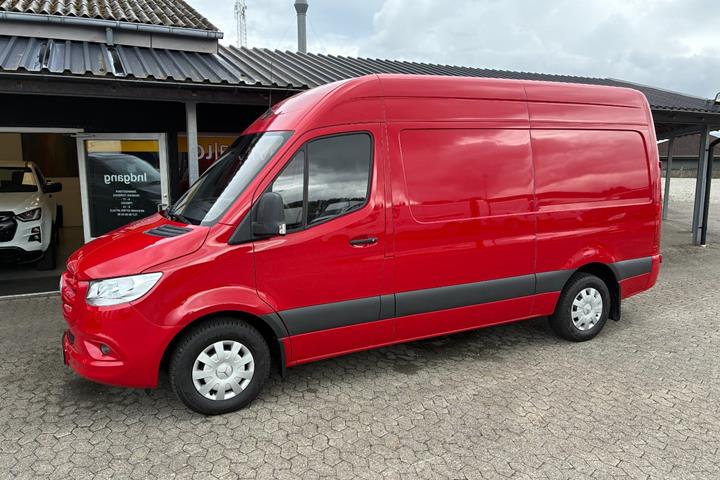 Rød Mercedes Sprinter 316 fra 2019