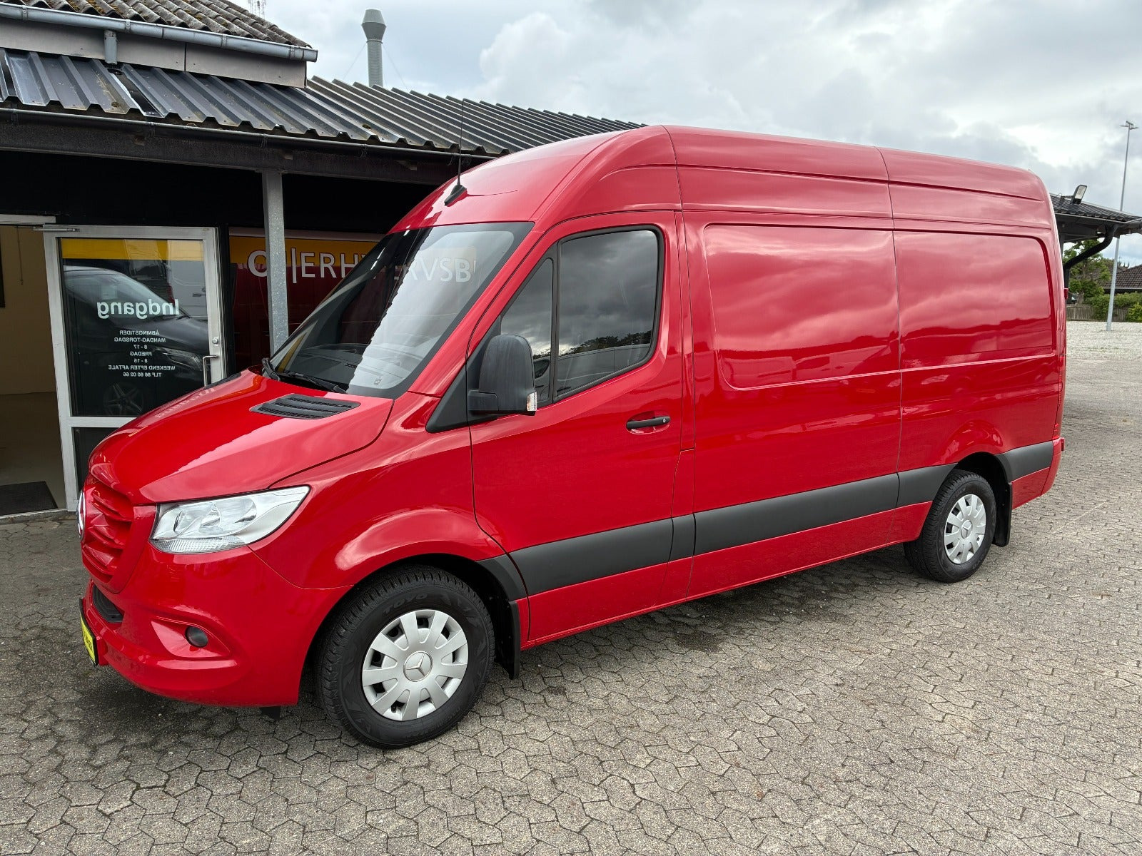 Rød Mercedes Sprinter 316 fra 2019