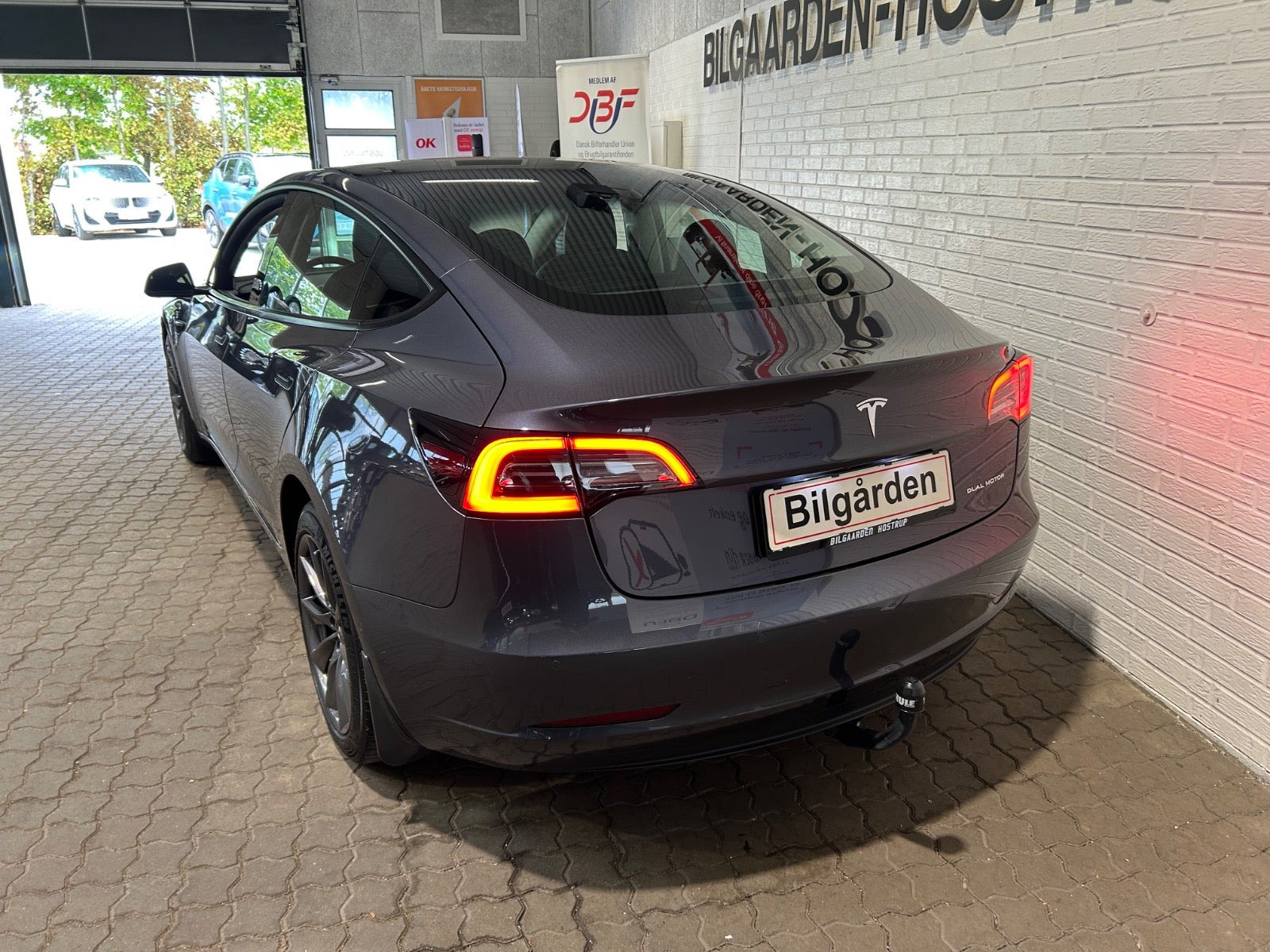 Sort Tesla Model 3 fra 2022