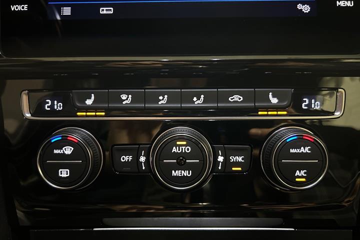 Hvid VW Golf VII fra 2020
