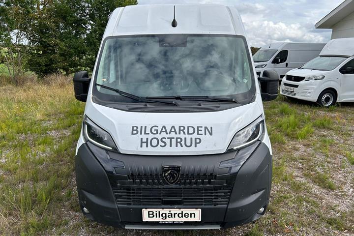 Grå Peugeot e-Boxer 435 fra 2024