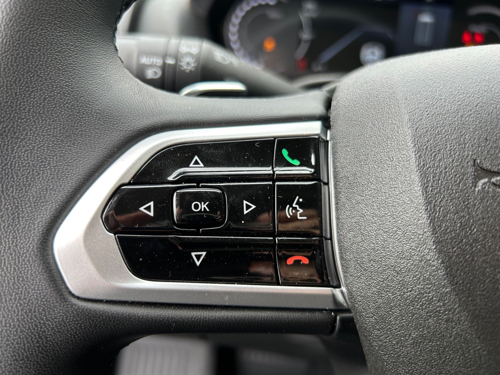 Grå Peugeot e-Boxer 435 fra 2024