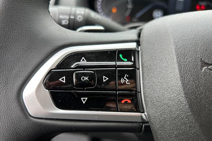 Grå Peugeot e-Boxer 435 fra 2024