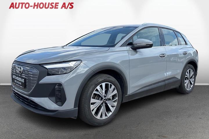 Grå Audi Q4 e-tron fra 2023 set udefra