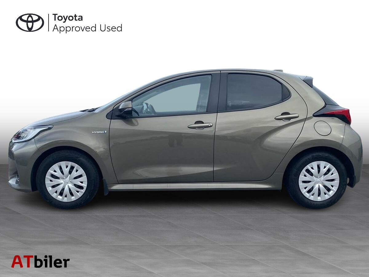 Bronze Toyota Yaris fra 2021