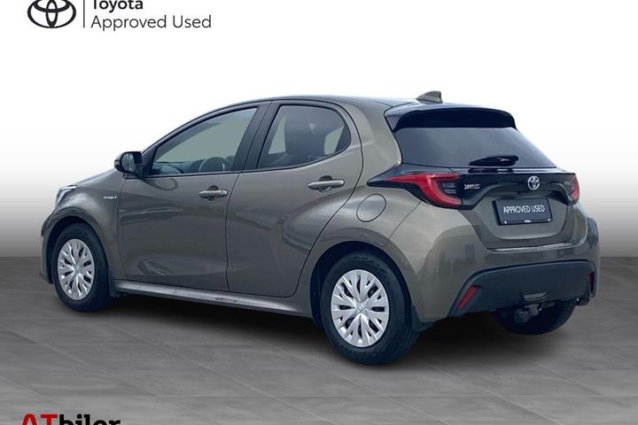 Bronze Toyota Yaris fra 2021