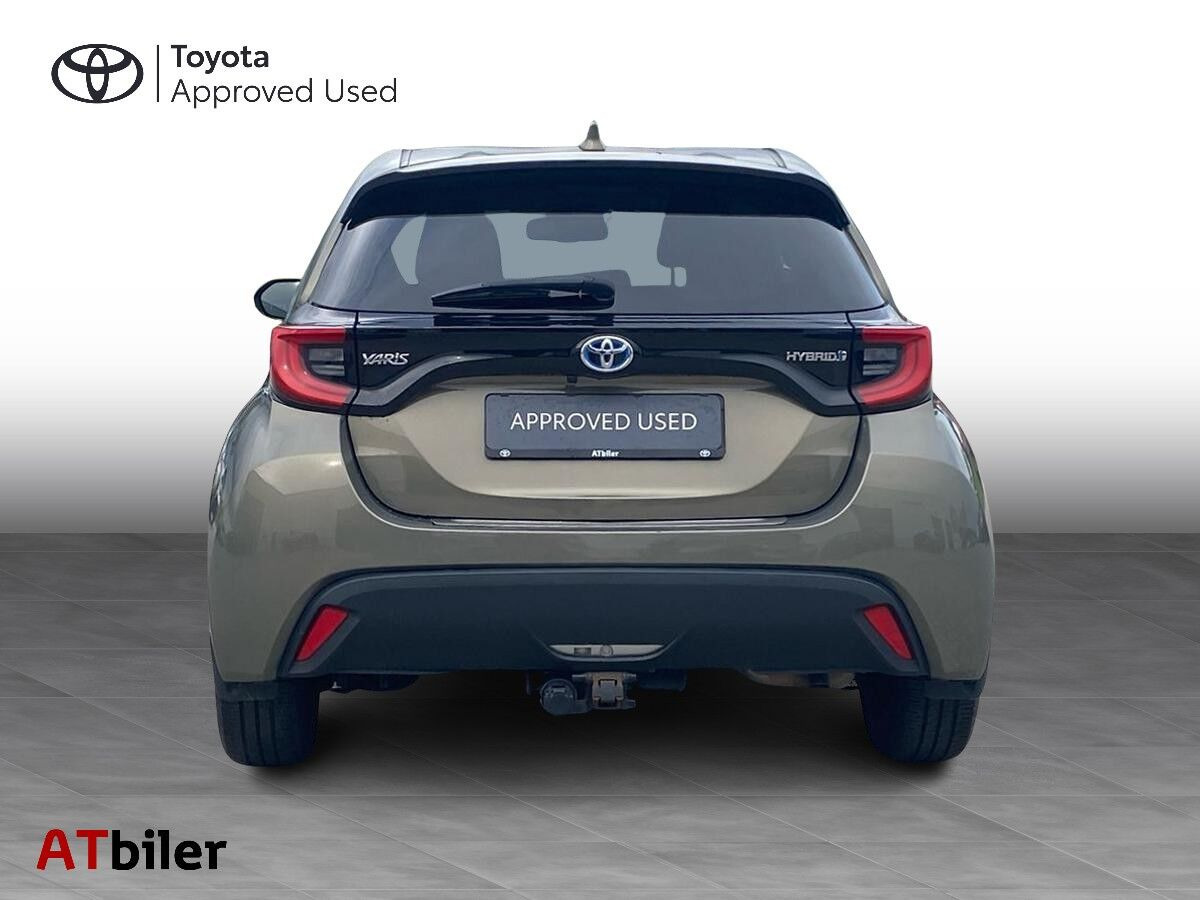 Bronze Toyota Yaris fra 2021