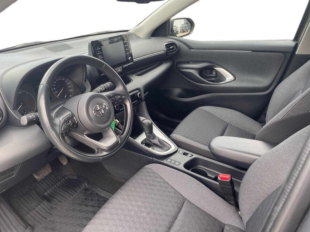 Bronze Toyota Yaris fra 2021