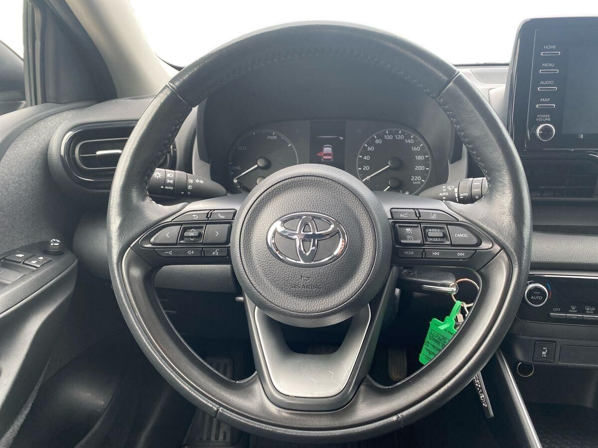 Bronze Toyota Yaris fra 2021