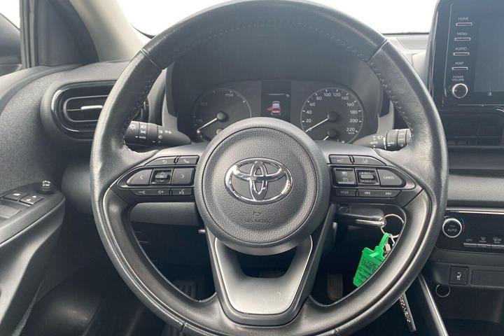 Bronze Toyota Yaris fra 2021