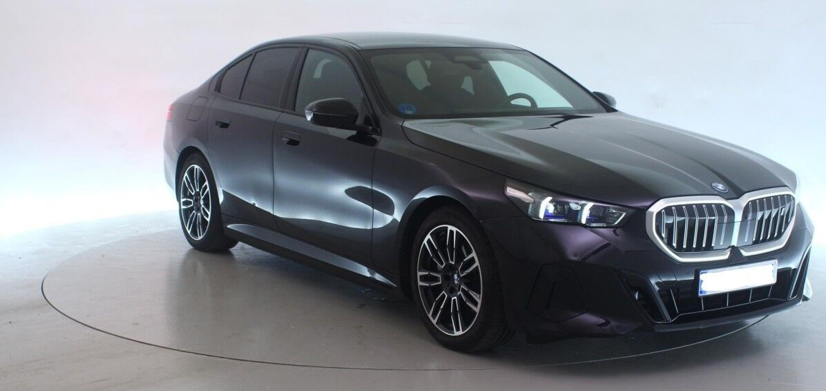 Sort BMW i5 fra 2025