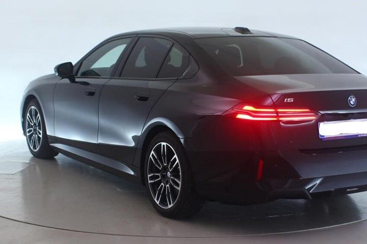 Sort BMW i5 fra 2025