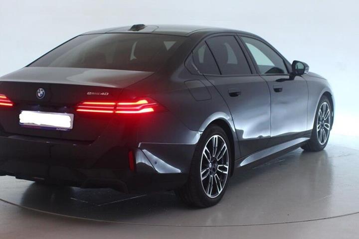 Sort BMW i5 fra 2025