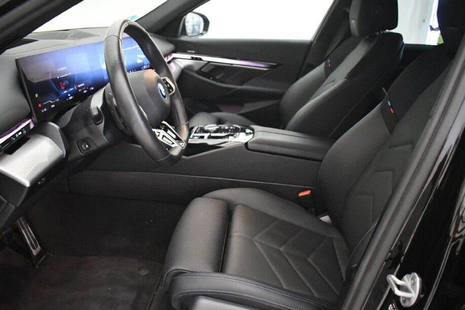 Sort BMW i5 fra 2025