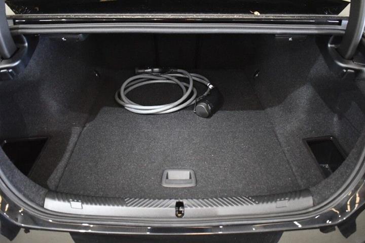 Sort BMW i5 fra 2025