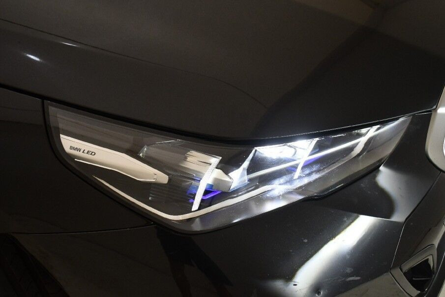 Sort BMW i5 fra 2025