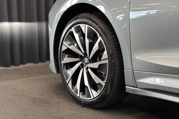 Grå Skoda Enyaq fra 2026