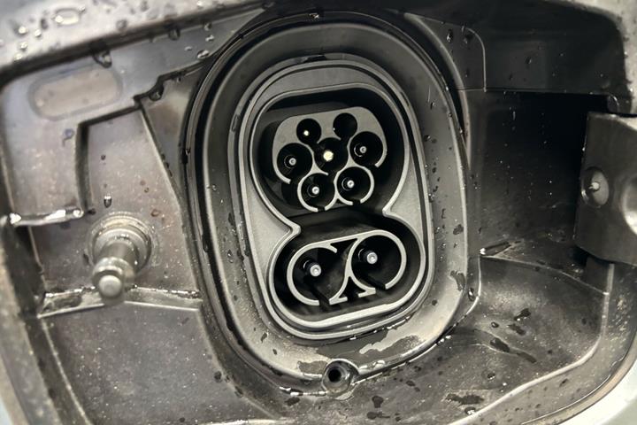 Grå Skoda Enyaq fra 2026