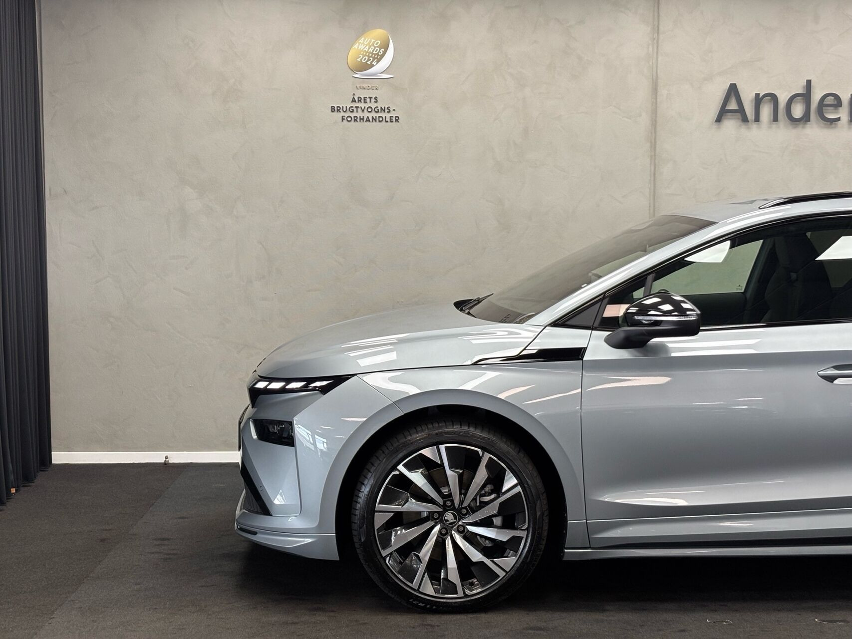 Grå Skoda Enyaq fra 2026