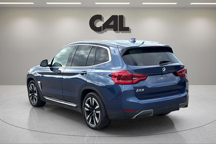 Blå BMW iX3 fra 2022