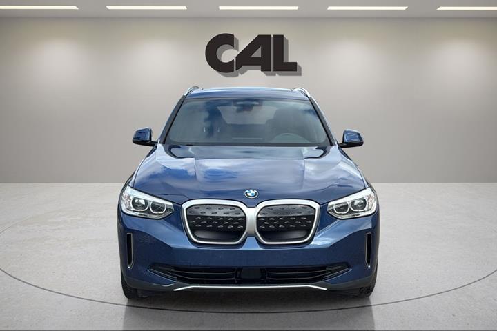 Blå BMW iX3 fra 2022