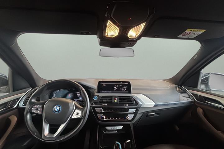Blå BMW iX3 fra 2022