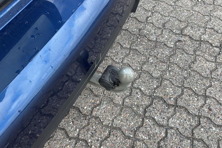 Blå BMW iX3 fra 2022